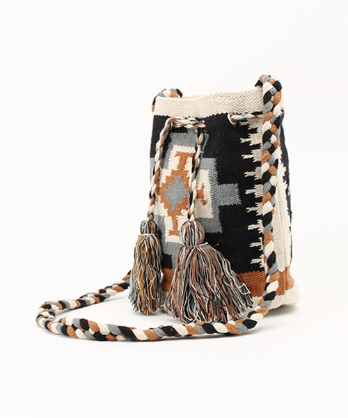 CAPRICIEUX LE'MAGE(カプリシューレマージュ)の「コットンジャガード巾着ショルダー(ショルダーバッグ・レディース・ブラウン・FREE)」の2枚目の写真