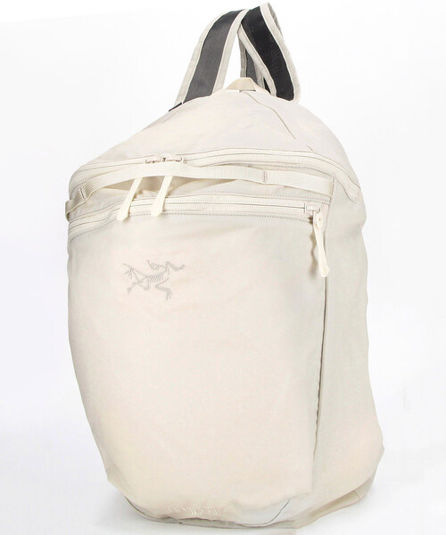 ARC'TERYX(アークテリクス)の「ARC’TERYX/アークテリクス ヒリアド 15 バックパック/Heliad 15 Backpack(バックパック/リュック・メンズ・ブラック/ホワイト/グリーン・ONE SIZE)」の2枚目の写真