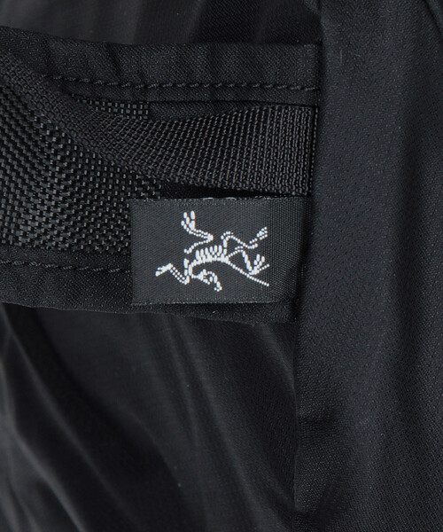 ARC'TERYX(アークテリクス)の「ARC’TERYX/アークテリクス ヒリアド 15 バックパック/Heliad 15 Backpack(バックパック/リュック・メンズ・ブラック/ホワイト/グリーン・ONE SIZE)」の9枚目の写真