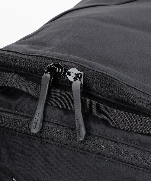 ARC'TERYX(アークテリクス)の「ARC’TERYX/アークテリクス ヒリアド 15 バックパック/Heliad 15 Backpack(バックパック/リュック・メンズ・ブラック/ホワイト/グリーン・ONE SIZE)」の11枚目の写真