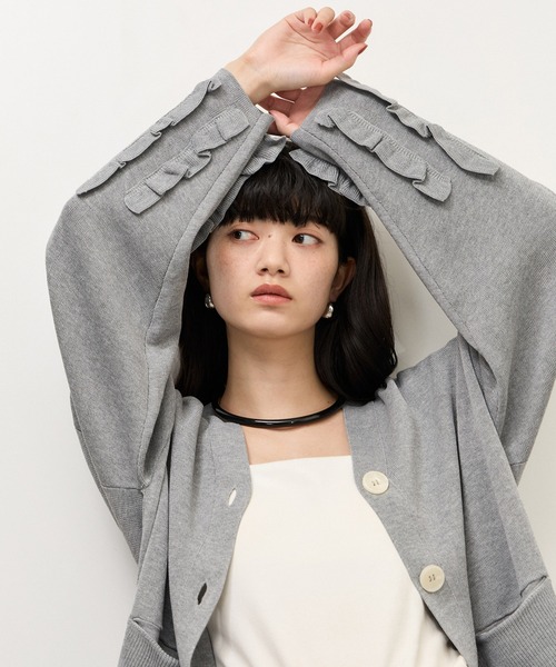 ADAM ET ROPE'(アダムエロペ)の「【WEB限定】フリルスリーブカーディガン(カーディガン/ボレロ・レディース・ブラック/ピンク/グレー・FREE)」の12枚目の写真