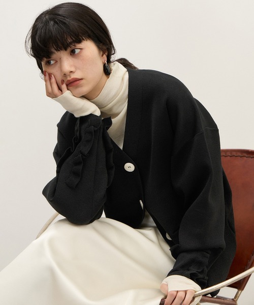ADAM ET ROPE'(アダムエロペ)の「【WEB限定】フリルスリーブカーディガン(カーディガン/ボレロ・レディース・ブラック/ピンク/グレー・FREE)」の16枚目の写真