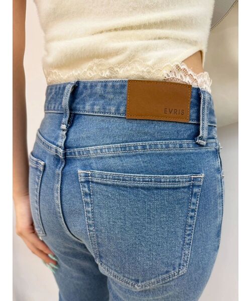 EVRIS(エヴリス)の「サイドリボンウエストレースフレアデニムパンツ(デニムパンツ・レディース・ブラック/ライトブルー・MEDIUM/SMALL)」の20枚目の写真
