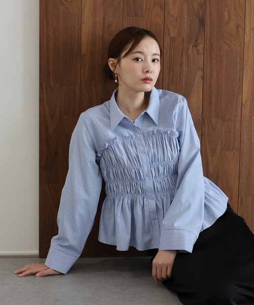 J by blue(ジェイバイブルー)の「ペプラムシャーリングシャツ(シャツ/ブラウス・レディース・ブルー系/グレー系/ホワイト・MEDIUM)」の3枚目の写真