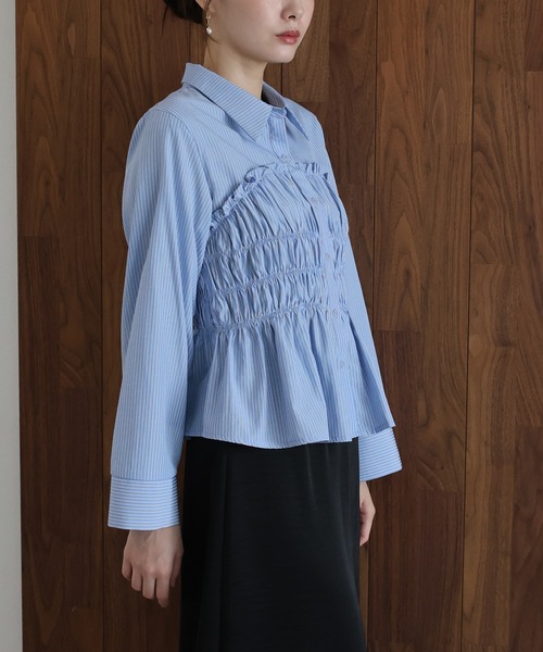 J by blue(ジェイバイブルー)の「ペプラムシャーリングシャツ(シャツ/ブラウス・レディース・ブルー系/グレー系/ホワイト・MEDIUM)」の7枚目の写真