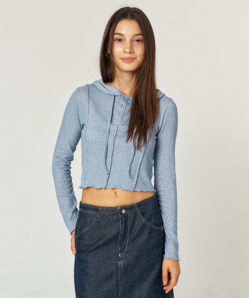 QUAFE(クアフェ)の「STITCH CROPPED HOODIE T-SHIRT(パーカー・レディース・ブルー・FREE)」の2枚目の写真