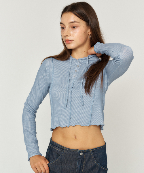 QUAFE(クアフェ)の「STITCH CROPPED HOODIE T-SHIRT(パーカー・レディース・ブルー・FREE)」の5枚目の写真