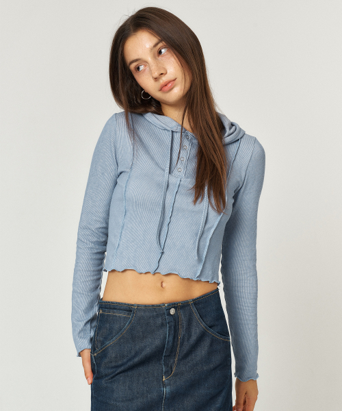 QUAFE(クアフェ)の「STITCH CROPPED HOODIE T-SHIRT(パーカー・レディース・ブルー・FREE)」の7枚目の写真