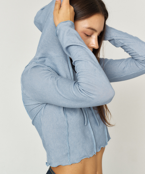 QUAFE(クアフェ)の「STITCH CROPPED HOODIE T-SHIRT(パーカー・レディース・ブルー・FREE)」の9枚目の写真