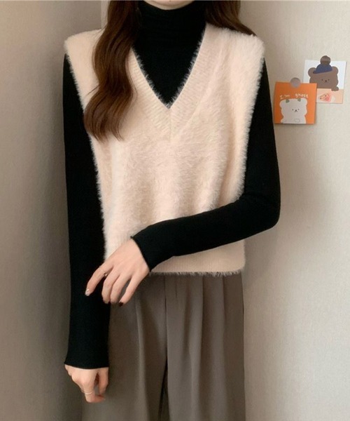 DRESS PLUS(ドレスプラス)の「ふんわりシャギーVネックショート丈ニットベスト(ベスト・レディース・ブラウン/アイボリー/ブラック・フリー)」の2枚目の写真