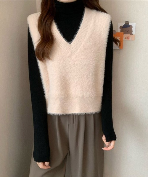 DRESS PLUS(ドレスプラス)の「ふんわりシャギーVネックショート丈ニットベスト(ベスト・レディース・ブラウン/アイボリー/ブラック・フリー)」の7枚目の写真