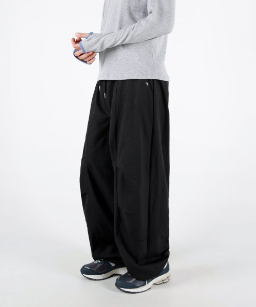 UMM(ウム)の「ツータック切り替え裾ストリング バルーンワイドパンツ 3色(その他パンツ・メンズ・ブラック/バーガンディー/ベージュ系・F)」の7枚目の写真