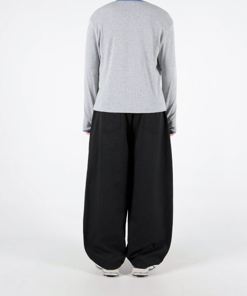 UMM(ウム)の「ツータック切り替え裾ストリング バルーンワイドパンツ 3色(その他パンツ・メンズ・ブラック/バーガンディー/ベージュ系・F)」の9枚目の写真