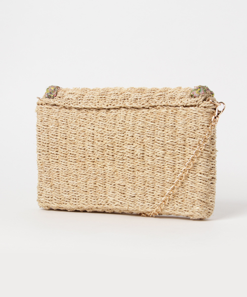 Andemiu（アンデミュウ）の「【ショルダーとクラッチの2WAY】アバカフウチェーンクラッチ751788（ショルダーバッグ・アイボリー/キャメル・FREE）」の6枚目の写真