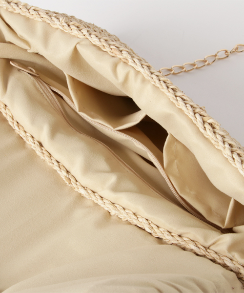 Andemiu（アンデミュウ）の「【ショルダーとクラッチの2WAY】アバカフウチェーンクラッチ751788（ショルダーバッグ・アイボリー/キャメル・FREE）」の4枚目の写真