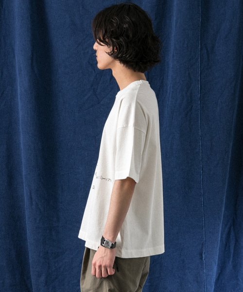 WORK NOT WORK URBAN RESEARCH（ワークノットワークアーバンリサーチ）の「WORK NOT WORK　強撚天竺ビッグプリントTシャツ #3（Tシャツ/カットソー・メンズ・ホワイト・SMALL/LARGE/MEDIUM）」の12枚目の写真