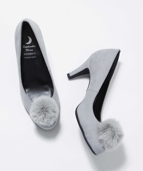 STUDIOUS（ステュディオス）の「【SEPTEMBER MOON】《STUDIOUS別注》ラビットファーぽんぽんパンプス　ST-4（パンプス・レディース・ブラック/グレー/ブルー・24.5/23.5/22.5）」の2枚目の写真