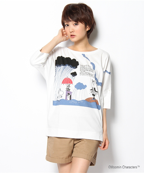 MELROSE claire(メルローズ クレール)の「ムーミンTシャツ The rainy day/Fishing(Tシャツ/カットソー・レディース・オフホワイト/ベージュ・FREE)」の1枚目の写真