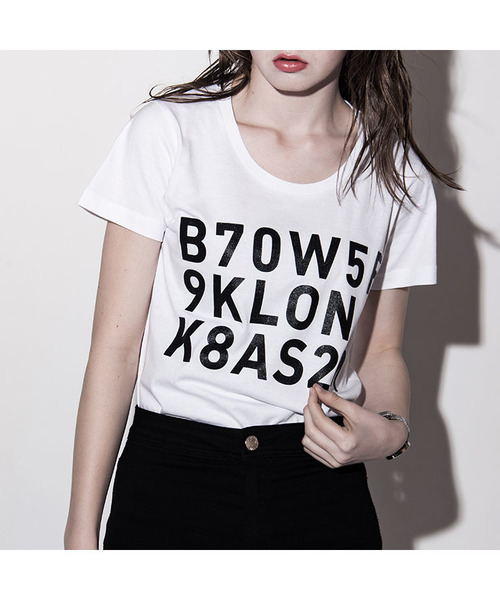 KLON（クローン）の「KLON Tshirts SERIAL NUMBER THREE LINES WHITE（Tシャツ/カットソー・レディース・ホワイト・MEDIUM/LARGE/1/2）」の2枚目の写真