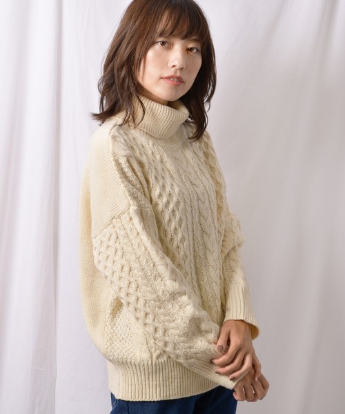 Ambre Neige（アンブルネージュ）の「ケーブルタートルニット【WEB/EC限定商品】（ニット/セーター・レディース・ブラック/オフホワイト・FREE）」の4枚目の写真