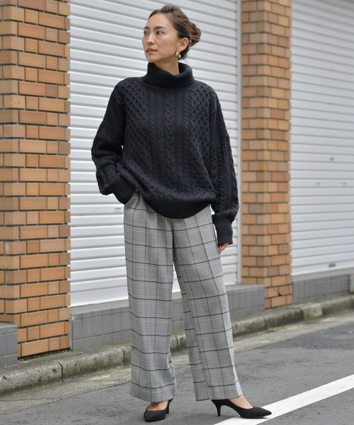 Ambre Neige（アンブルネージュ）の「ケーブルタートルニット【WEB/EC限定商品】（ニット/セーター・レディース・ブラック/オフホワイト・FREE）」の6枚目の写真