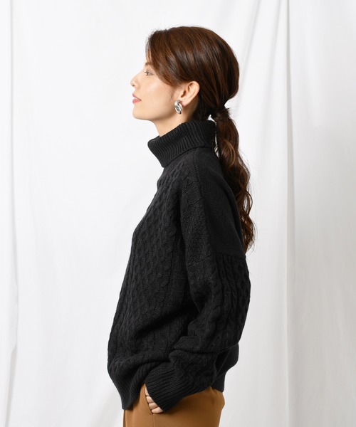 Ambre Neige（アンブルネージュ）の「ケーブルタートルニット【WEB/EC限定商品】（ニット/セーター・レディース・ブラック/オフホワイト・FREE）」の8枚目の写真