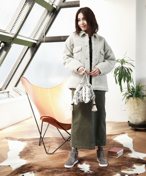 BAYFLOW(ベイフロー)の「ボアショートブルゾン(ブルゾン・レディース・キャメル/グレー・SMALL/MEDIUM)」の11枚目の写真