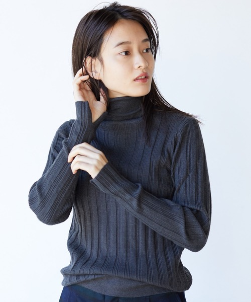 AMERICAN HOLIC（アメリカンホリック）の「針抜きテレコタートルネックニットプルオーバー　＊（ニット/セーター・レディース・マスタード/モカ/ブラック/グレー系その他2/グリーン/アイボリー/ホワイト系その他4/ブルー系その他2・M/L）」の4枚目の写真