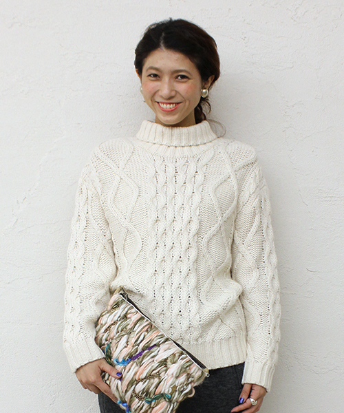 mystic（ミスティック）の「ケーブルタートルプルオーバー（ニット/セーター・レディース・オフホワイト/ブラック/パープル・FREE）」の2枚目の写真