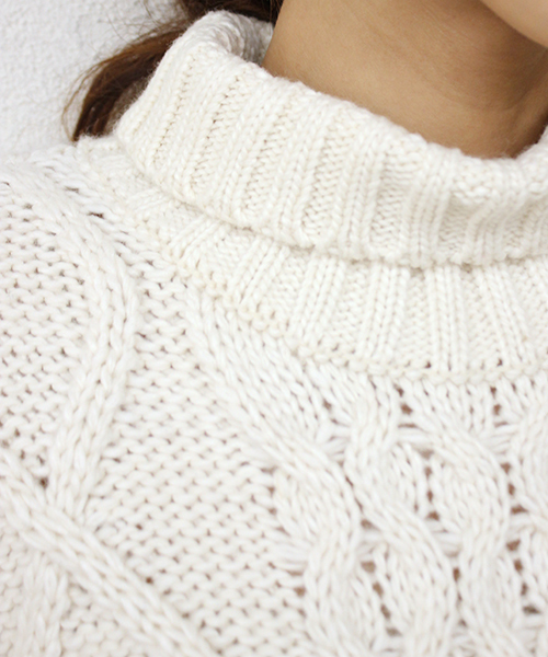 mystic（ミスティック）の「ケーブルタートルプルオーバー（ニット/セーター・レディース・オフホワイト/ブラック/パープル・FREE）」の9枚目の写真