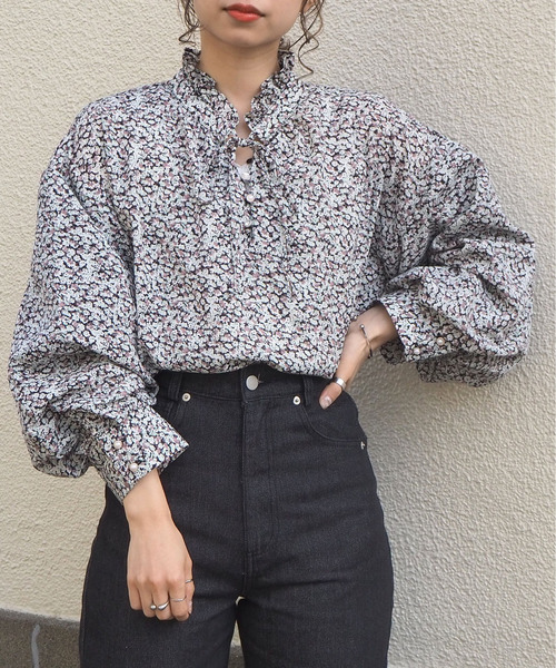 tiptop（ティップトップ）の「ヘンリーネックボリューム袖ブラウス（シャツ/ブラウス・レディース・オフホワイト/ブラック/ブラウン/グリーン/ブルー/B/A/パープル・FREE）」の8枚目の写真