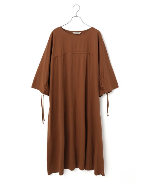 ADAM ET ROPE'(アダムエロペ)の「ギャザーフレアーカットワンピース(ワンピース・レディース・ブラック/ブラウン・FREE)」の11枚目の写真