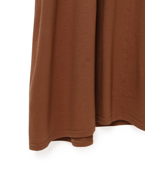 ADAM ET ROPE'(アダムエロペ)の「ギャザーフレアーカットワンピース(ワンピース・レディース・ブラック/ブラウン・FREE)」の7枚目の写真