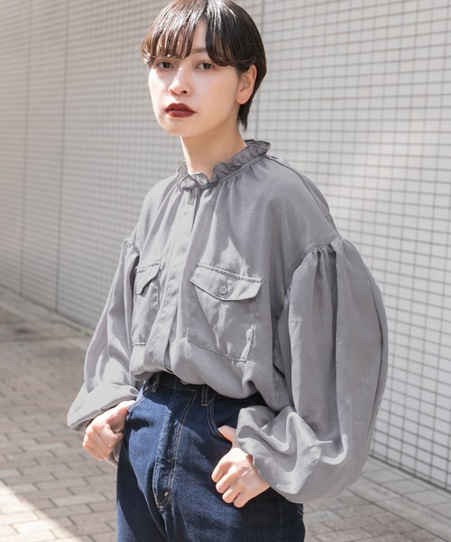 kutir（クティール）の「サテンフリルハイネックブラウス（シャツ/ブラウス・レディース・ライトブルー/ブラック/アイボリー・FREE）」の3枚目の写真