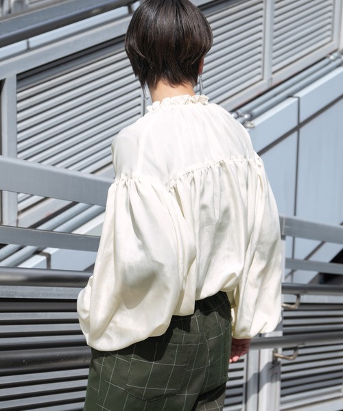 kutir（クティール）の「サテンフリルハイネックブラウス（シャツ/ブラウス・レディース・ライトブルー/ブラック/アイボリー・FREE）」の19枚目の写真