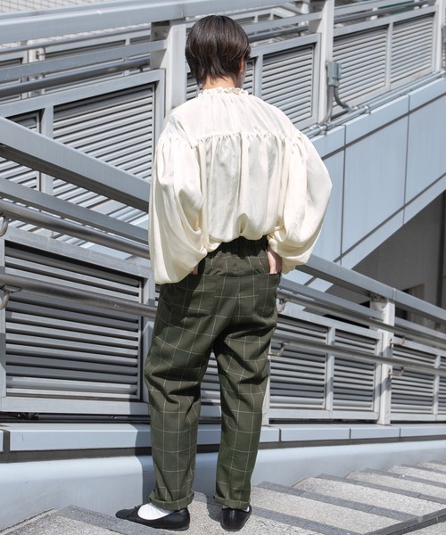 kutir（クティール）の「サテンフリルハイネックブラウス（シャツ/ブラウス・レディース・ライトブルー/ブラック/アイボリー・FREE）」の17枚目の写真