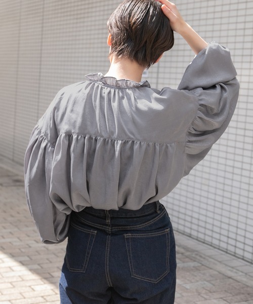 kutir（クティール）の「サテンフリルハイネックブラウス（シャツ/ブラウス・レディース・ライトブルー/ブラック/アイボリー・FREE）」の18枚目の写真