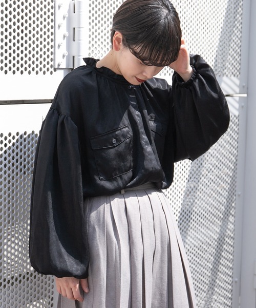 kutir（クティール）の「サテンフリルハイネックブラウス（シャツ/ブラウス・レディース・ライトブルー/ブラック/アイボリー・FREE）」の4枚目の写真