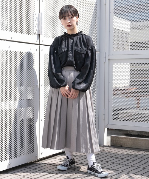 kutir（クティール）の「サテンフリルハイネックブラウス（シャツ/ブラウス・レディース・ライトブルー/ブラック/アイボリー・FREE）」の8枚目の写真