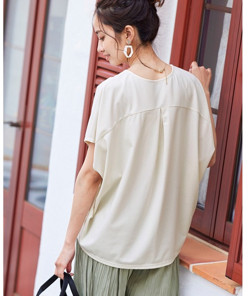 Tiaclasse(ティアクラッセ)の「【撥水加工・洗える】大人上品なドルマンスリーブトップス(Tシャツ/カットソー・レディース・ブラック/ダークブラウン/オフホワイト/グリーン/キャメル・FREE)」の2枚目の写真
