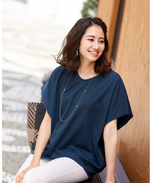 Tiaclasse(ティアクラッセ)の「【撥水加工・洗える】大人上品なドルマンスリーブトップス(Tシャツ/カットソー・レディース・ブラック/ダークブラウン/オフホワイト/グリーン/キャメル・FREE)」の5枚目の写真