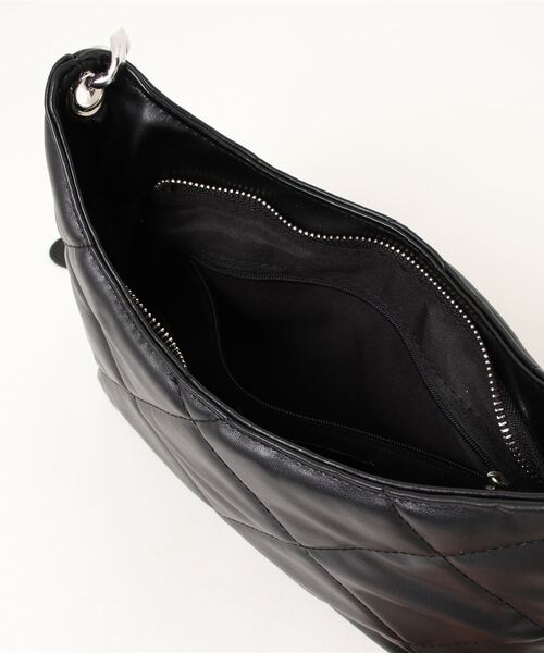 LATINA（ラティーナ）の「ソフトキルティングシルバーチェーン（ショルダーバッグ・レディース・ブラック・FREE）」の4枚目の写真