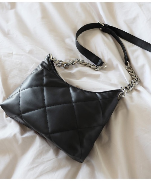 LATINA（ラティーナ）の「ソフトキルティングシルバーチェーン（ショルダーバッグ・レディース・ブラック・FREE）」の17枚目の写真