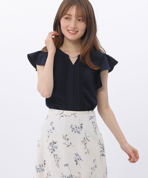 BE RADIANCE（ビーラディエンス）の「パール付きフリルブラウス（シャツ/ブラウス・レディース・オフホワイト/ピンク/ネイビー・FREE）」の3枚目の写真