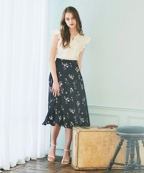 BE RADIANCE（ビーラディエンス）の「パール付きフリルブラウス（シャツ/ブラウス・レディース・オフホワイト/ピンク/ネイビー・FREE）」の11枚目の写真