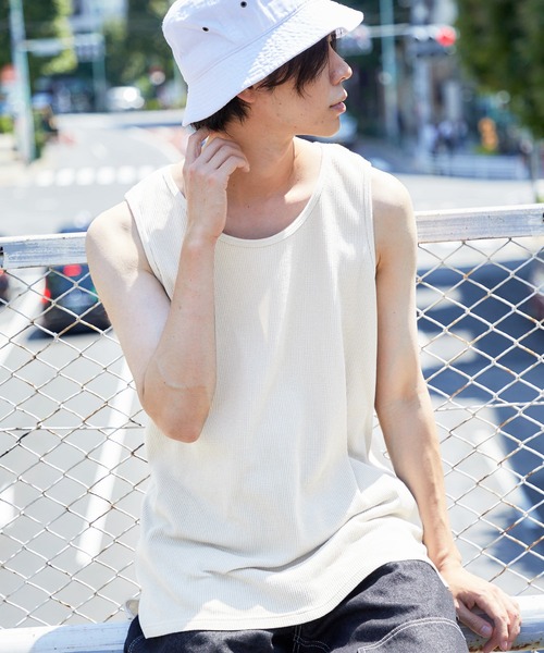 MONO-MART（モノマート）の「ワッフルレイヤードオーバーロングタンクトップ（タンクトップ・メンズ・ブラック/ベージュ/ネイビー/カーキ/アイボリー/ヘザーグレー/グリーン系その他/ブルー系その他/パープル系その他/チャコール・S/M/L）」の2枚目の写真