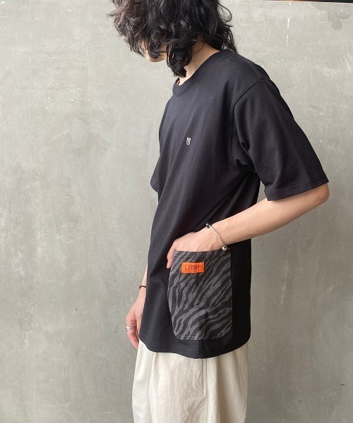 UNIVERSAL OVERALL（ユニバーサルオーバーオール）の「[UNIVERSAL OVERALL/ユニバーサルオーバーオール] 別注 カバーオールポケットＴシャツ（Tシャツ/カットソー・レディース・ホワイト系その他/ブラック系その他/ホワイト系その他2/サックスブルー系・S/M/L/XL）」の4枚目の写真