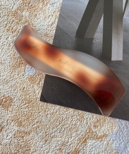 TONE SELECT GOODS（トーンセレクトグッズ）の「【LESRIRE】ウェーブヘアクリップ（バレッタ/ヘアクリップ・レディース・グレー/オフホワイト/グリーン/ブラウン系その他・FREE）」の3枚目の写真