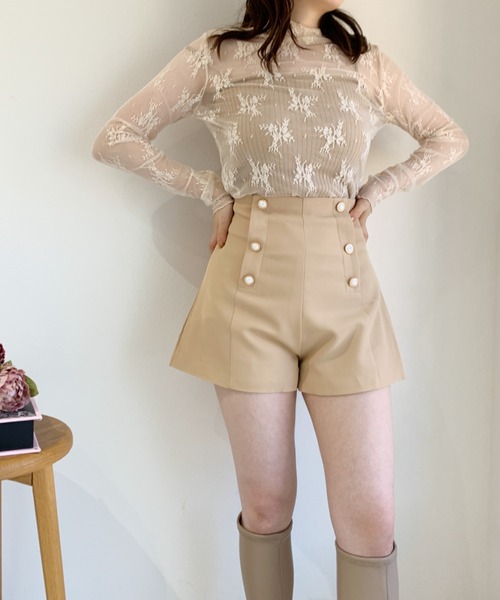 Loueme(ルエム)の「ゴールドボタンハイウエストショートパンツ(その他パンツ・レディース・ブラック/ベージュ/アイボリー・M)」の21枚目の写真