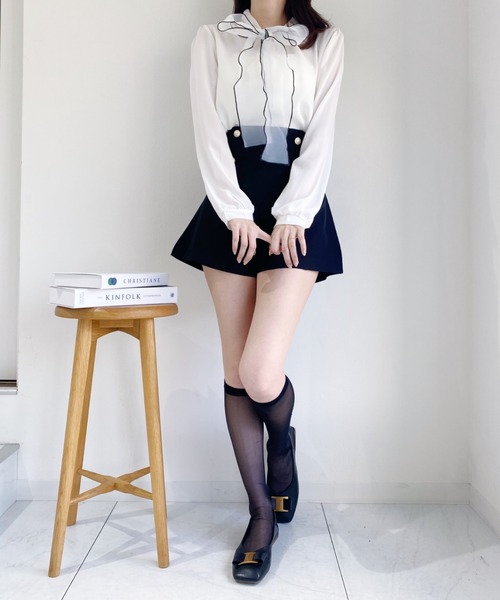Loueme(ルエム)の「ゴールドボタンハイウエストショートパンツ(その他パンツ・レディース・ブラック/ベージュ/アイボリー・M)」の8枚目の写真
